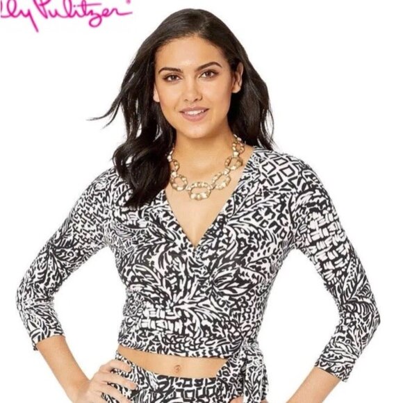 Lilly Pulitzer Wrap Top Black White Floral Retro V Neck Sz XSmall Blouse NWOT - Picture 1 of 10